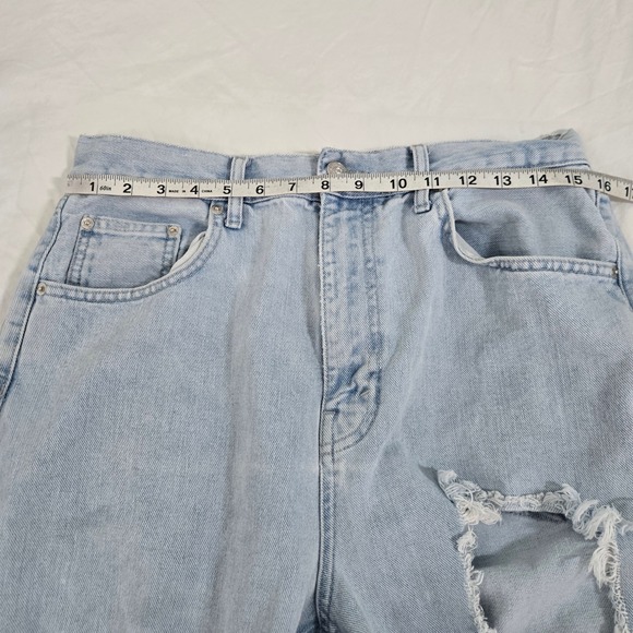 BDG Baggy Boyfriend Jeans Womens 31 Light Wash High Rise Thrashed Y2K Grunge - Picture 7 of 13